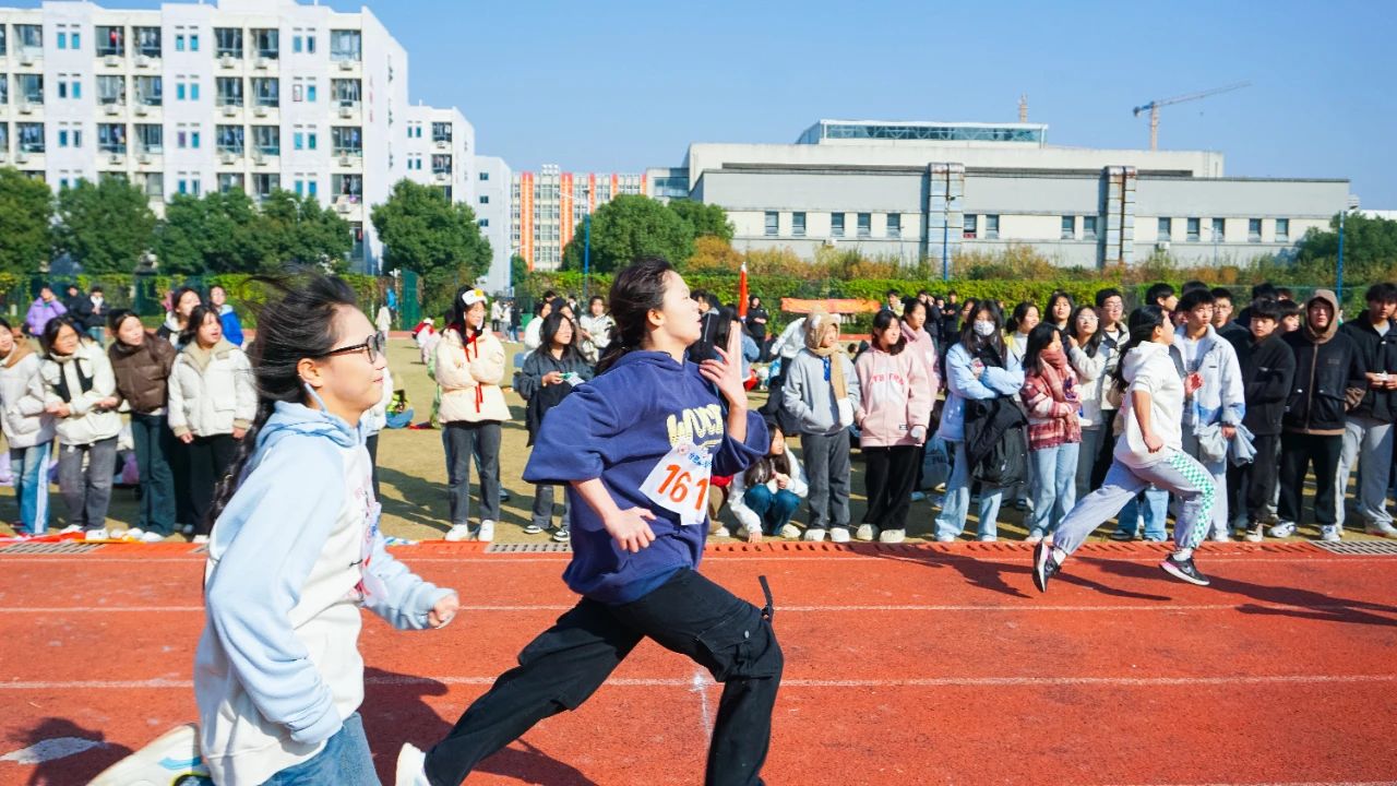 合肥高科经济技工学校2023年秋季田径运动会火热进行中...