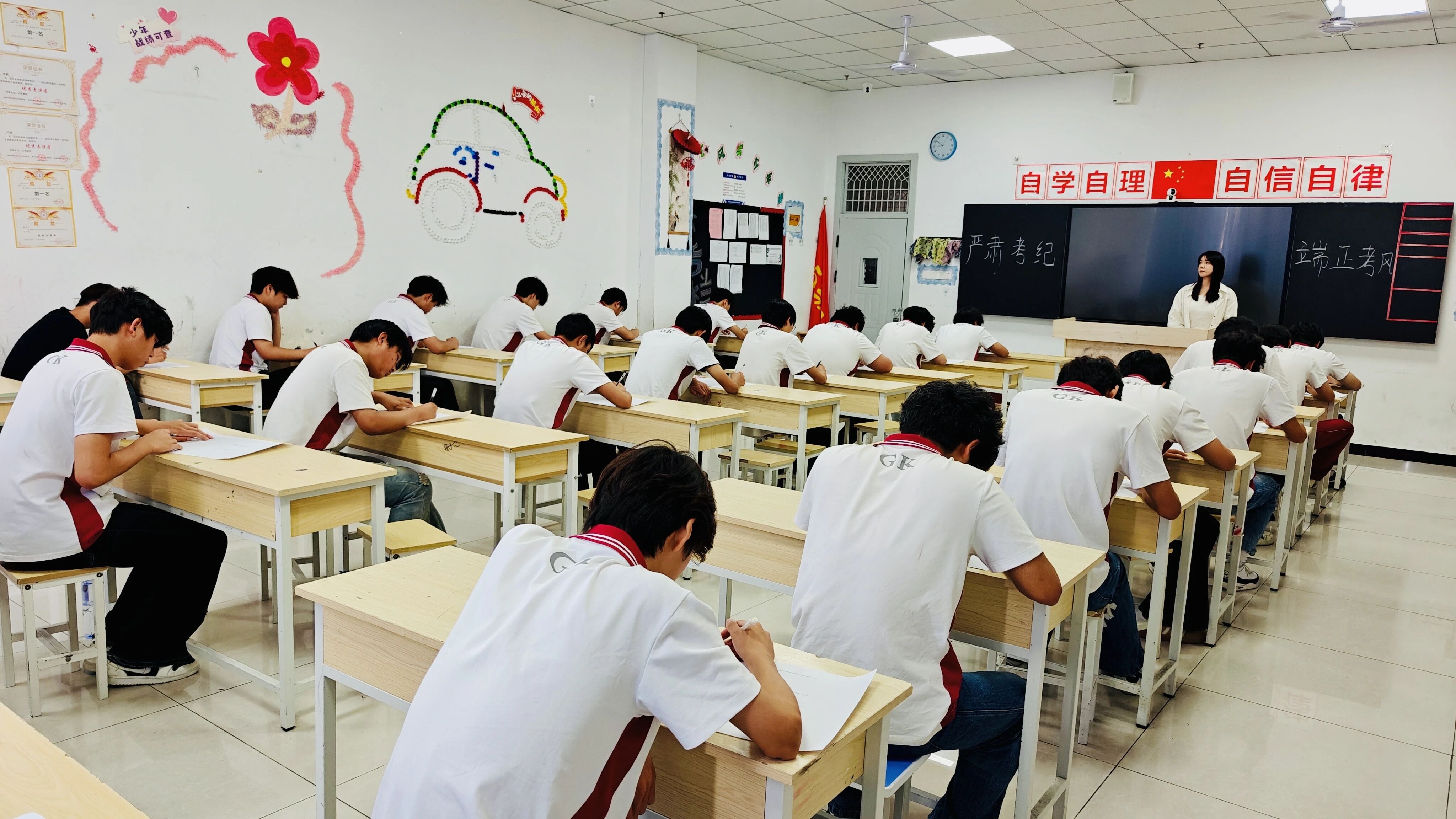 笔尖耕耘 沉着应考 | 我校2025--2026学年第二学期期末考试圆满举行