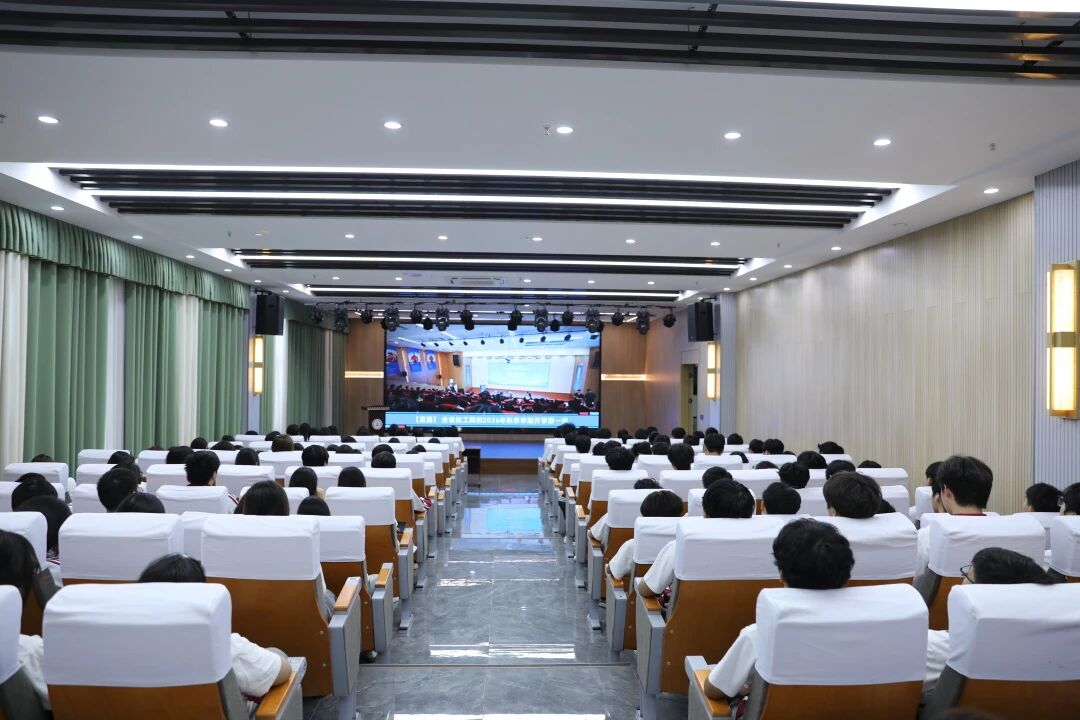 技能改变世界 技能照亮前程｜合肥高科经济技工学校组织师生观看全省技工院校2026年秋季开学第一课